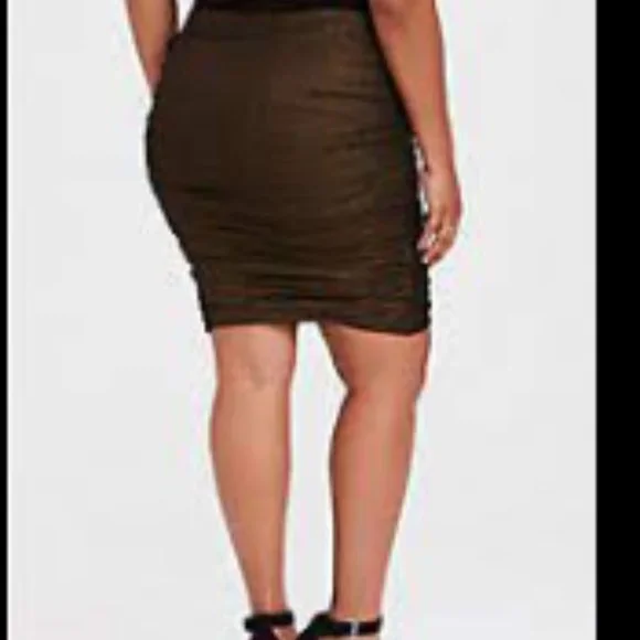 Torrid Gold Shine Shirred Bandage Mini Skirt Size 4 - Picture 2 of 12